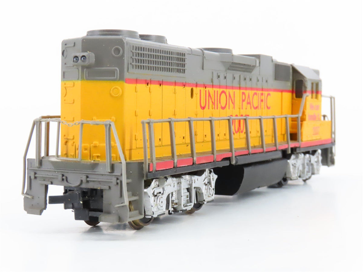 HO Scale Life-Like 8075 UP Union Pacific GP38 High Hood Diesel Locomotive #2007