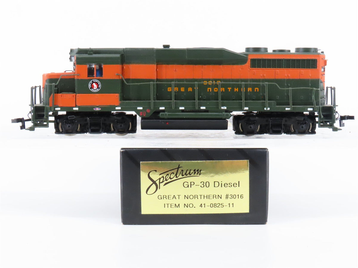 HO Scale Bachmann 41-0825-11 GN Great Northern GP30 Diesel Locomotive #3016