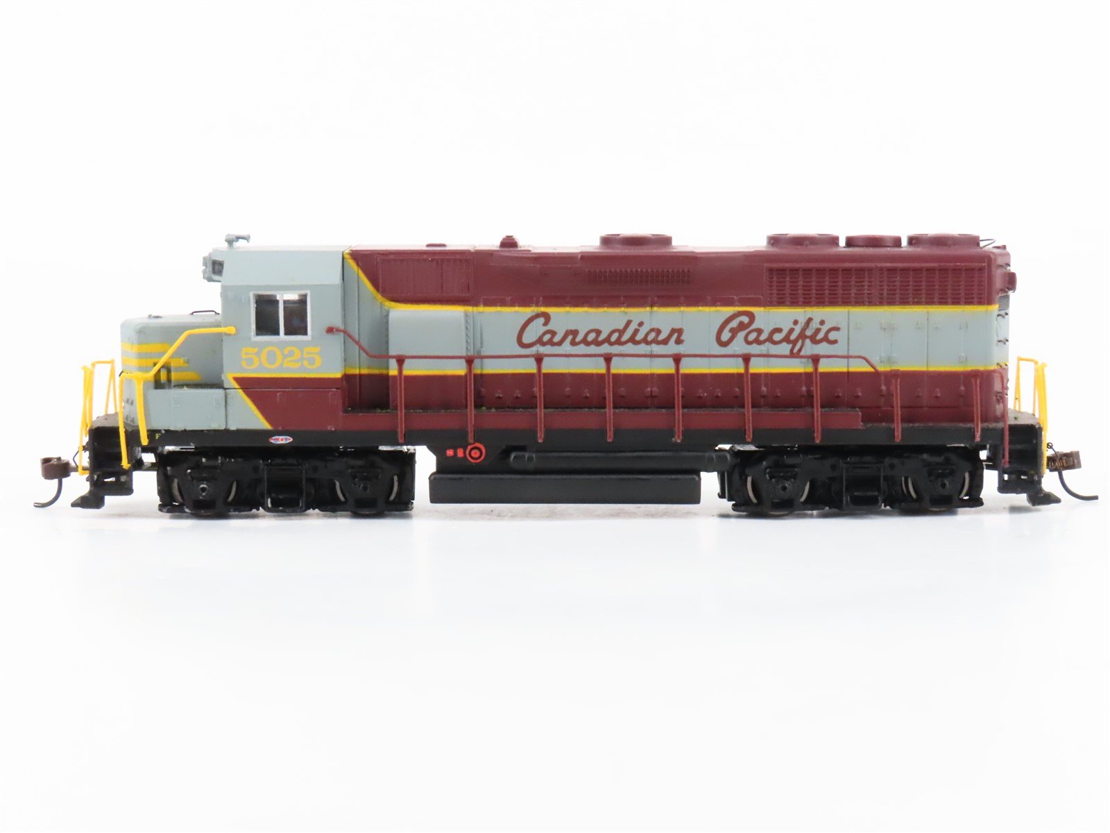 HO Scale Bachmann CP Canadian Pacific GP38 Diesel Locomotive #5025
