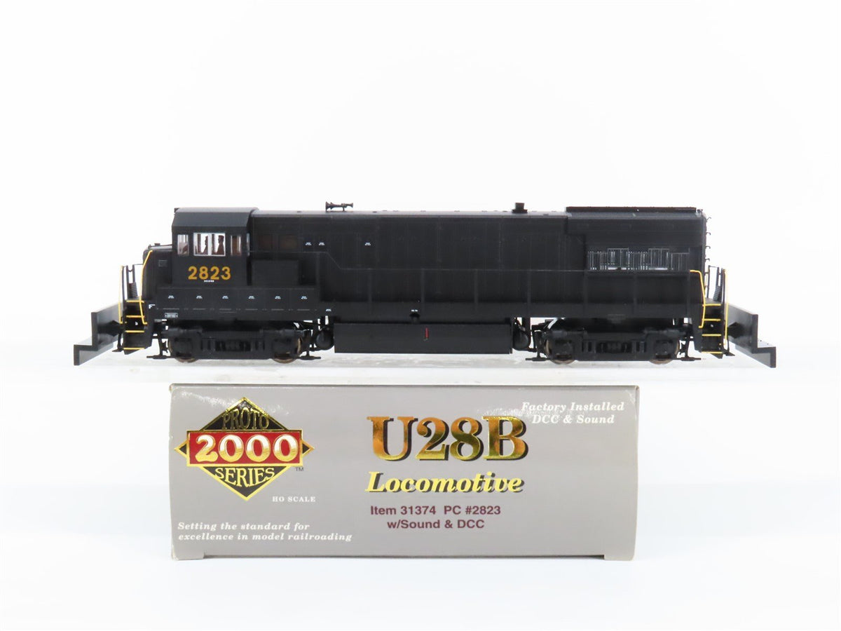 HO Scale Proto 2000 31374 PC Penn Central GE U28B Diesel #2823 w/ DCC &amp; Sound