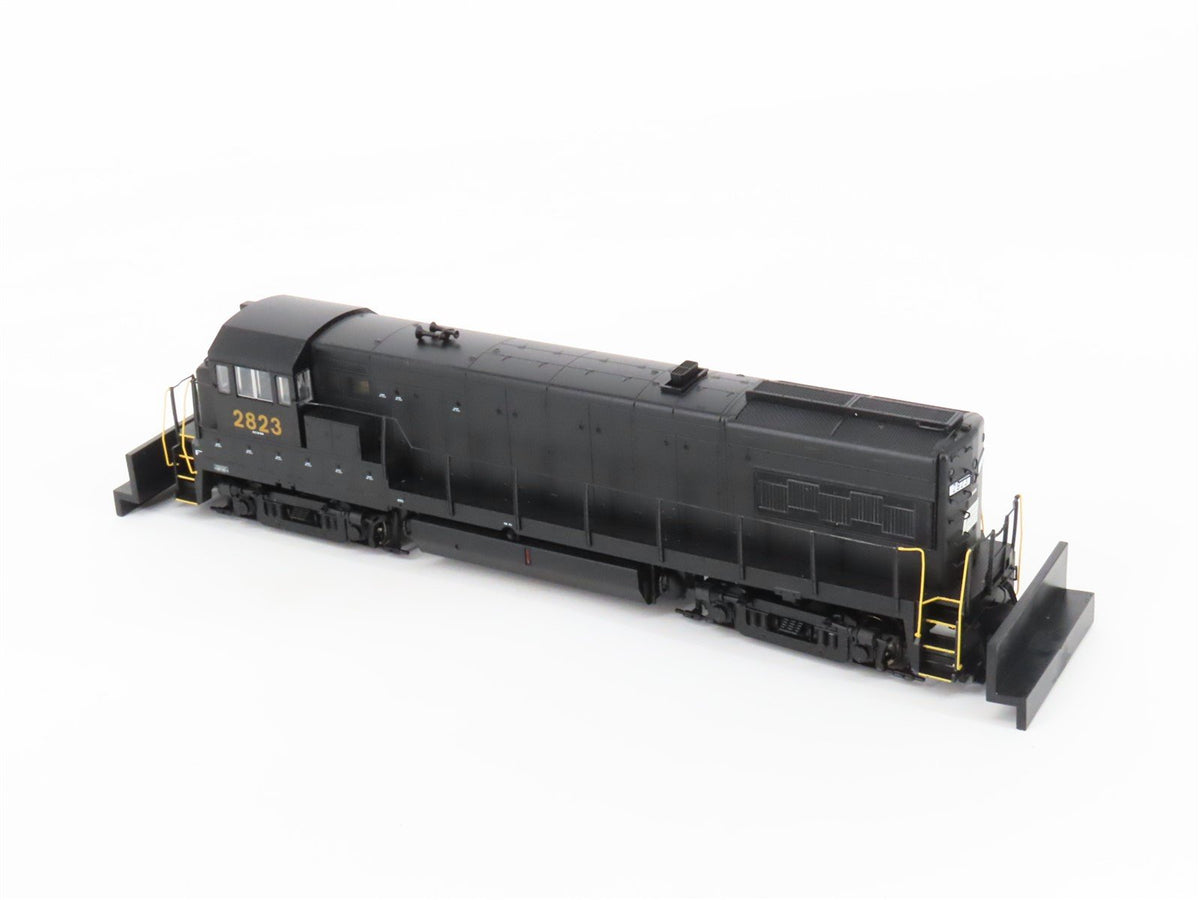 HO Scale Proto 2000 31374 PC Penn Central GE U28B Diesel #2823 w/ DCC &amp; Sound