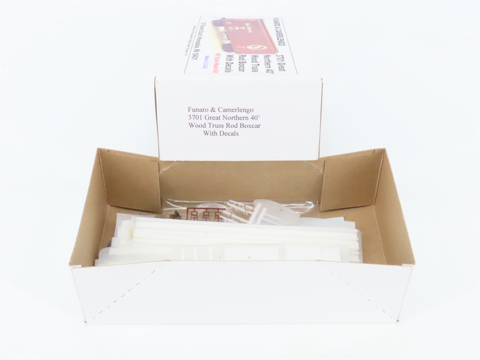 HO Scale Funaro & Camerlengo Kit 3701 GN Great Northern 40' Box Car w/ Decals