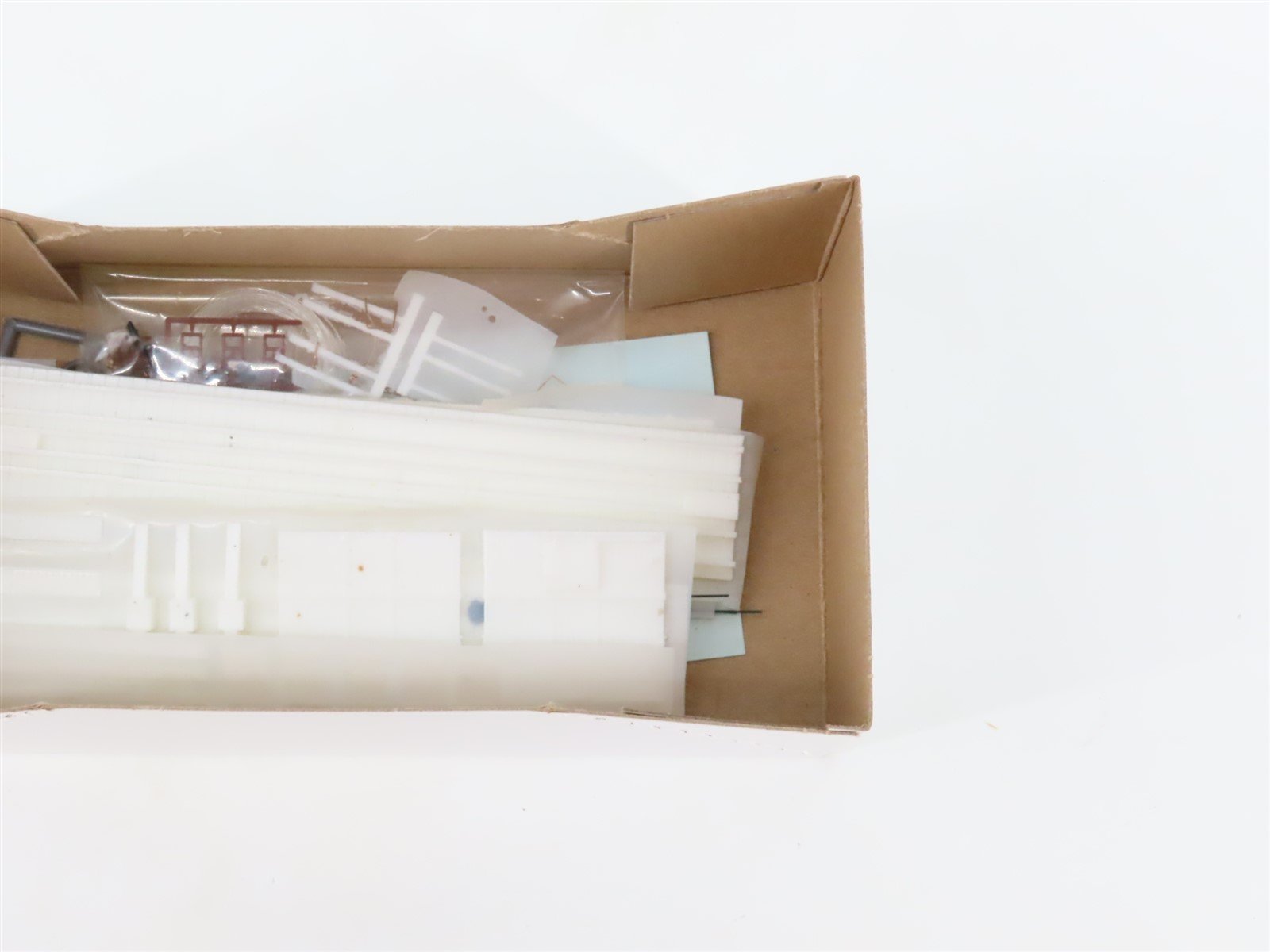 HO Scale Funaro & Camerlengo Kit 3701 GN Great Northern 40' Box Car w/ Decals