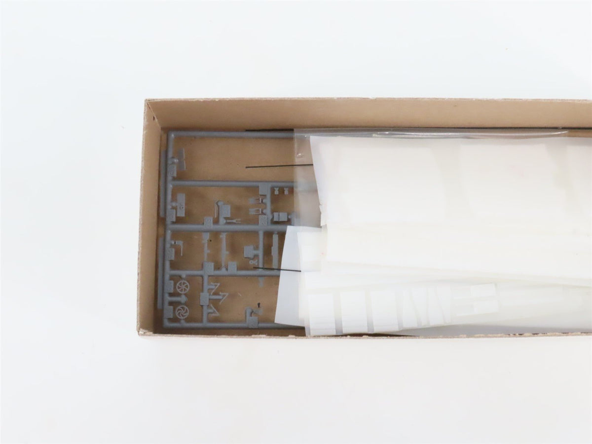 HO Scale Funaro &amp; Camerlengo Kit 1006 NP Northern Pacific 36&#39; Box Car w/ Decals