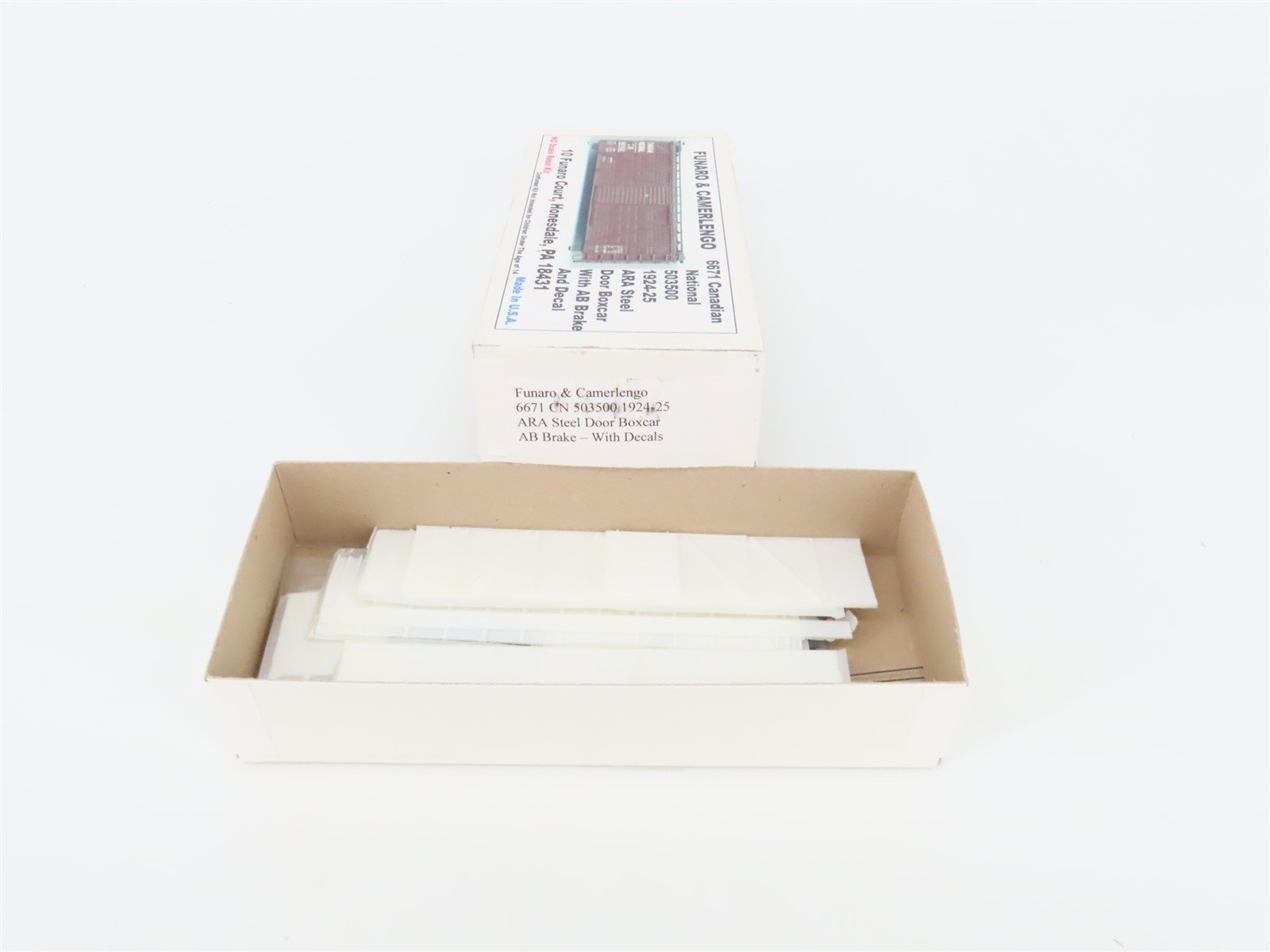 HO Scale Funaro & Camerlengo Kit 6671 CN Canadian National Box Car w/ Decals