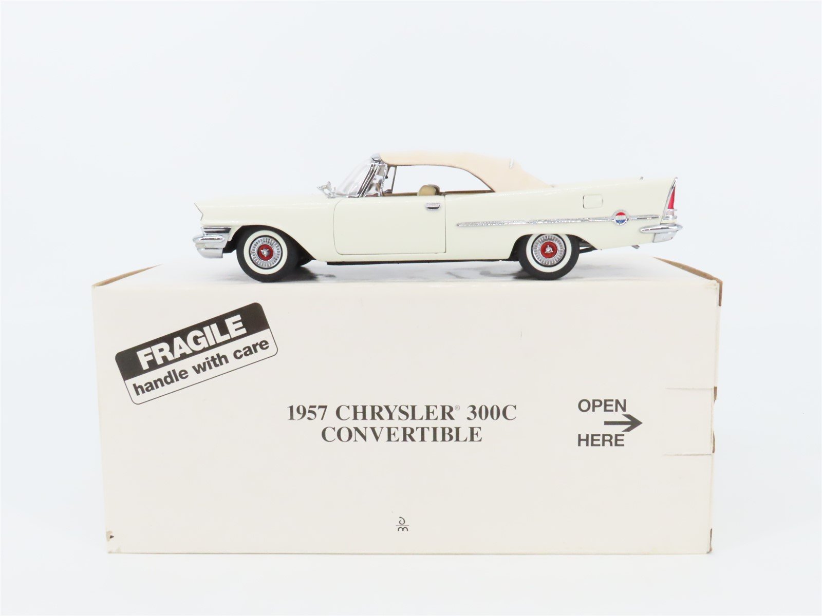 1:24 Scale Danbury Mint Die-Cast 1957 Chrysler 300C Convertible