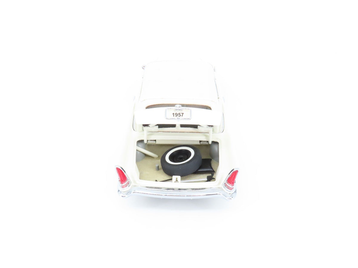 1:24 Scale Danbury Mint Die-Cast 1957 Chrysler 300C Convertible