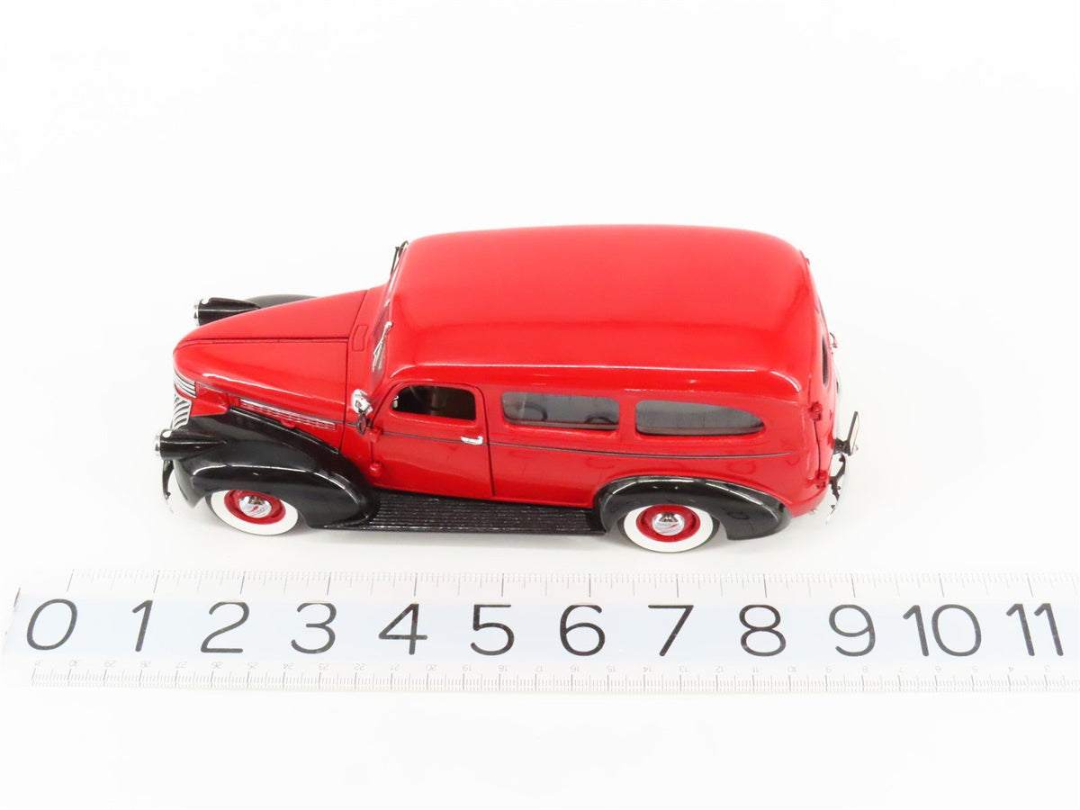 1:24 Scale Franklin Mint Die-Cast 1946 Chevrolet Surburban