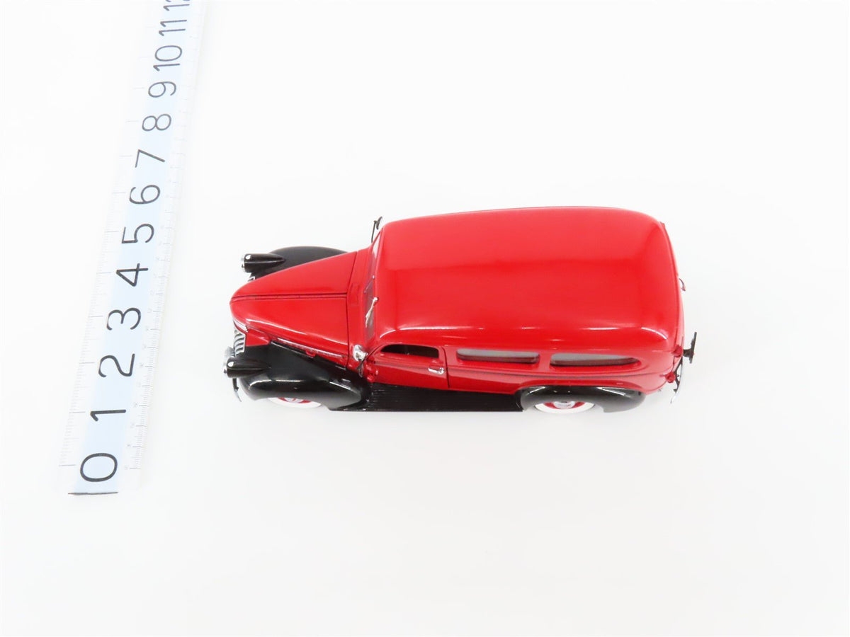 1:24 Scale Franklin Mint Die-Cast 1946 Chevrolet Surburban