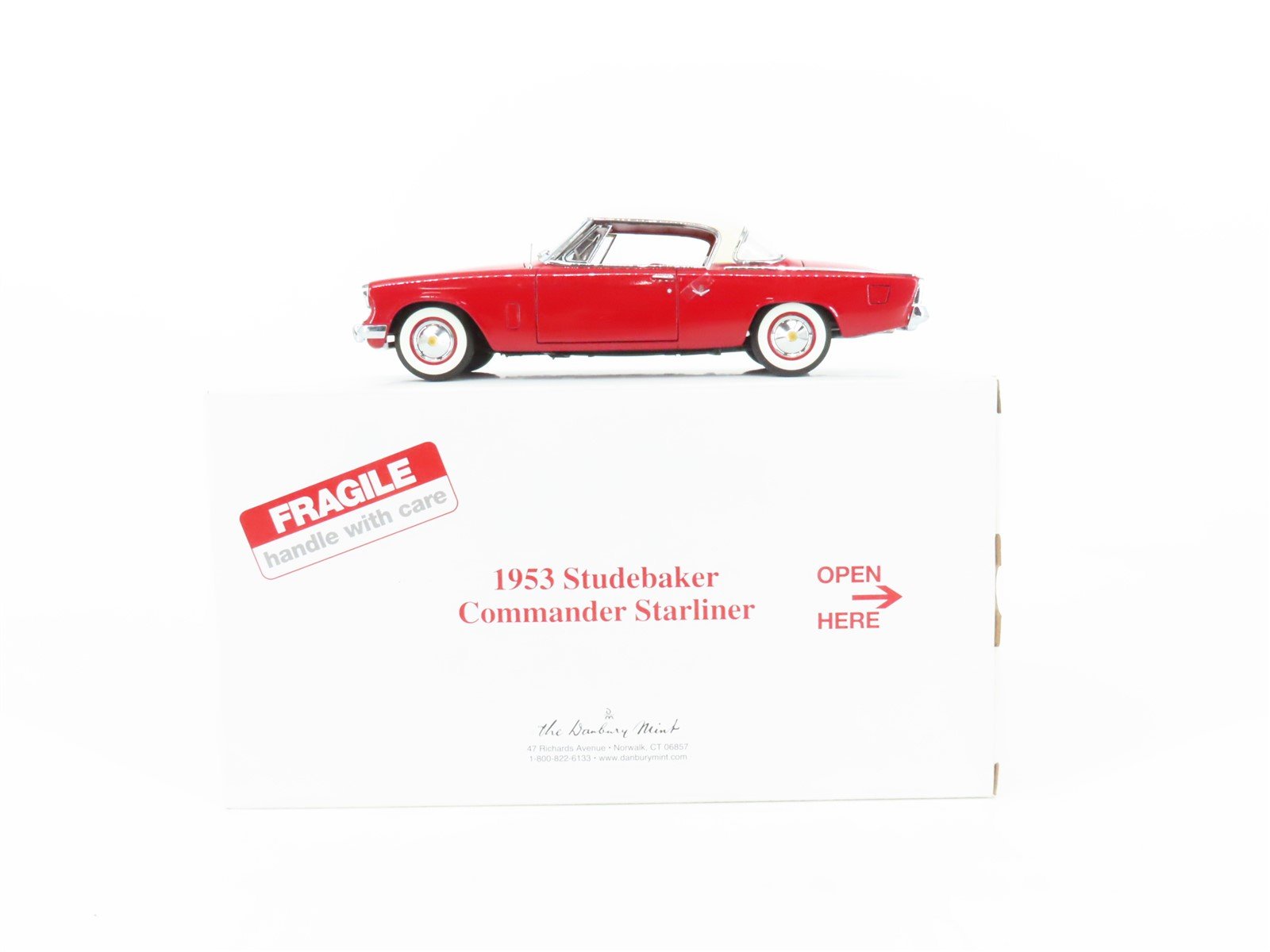 1:24 Scale Danbury Mint Die-Cast 1953 Studebaker Commander Starliner