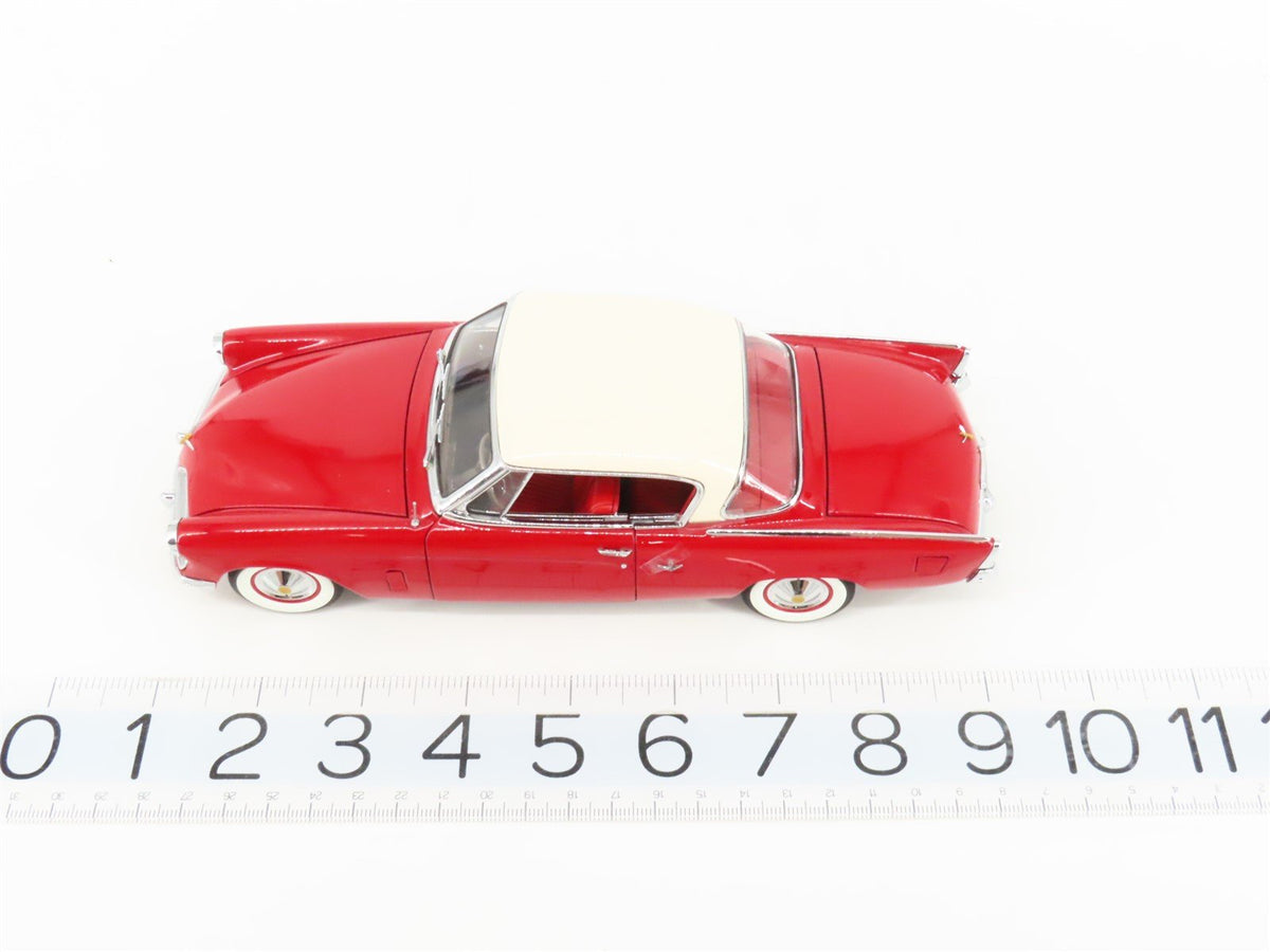 1:24 Scale Danbury Mint Die-Cast 1953 Studebaker Commander Starliner