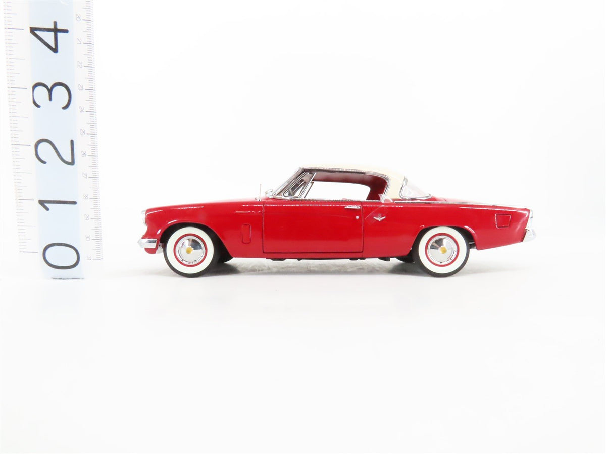 1:24 Scale Danbury Mint Die-Cast 1953 Studebaker Commander Starliner