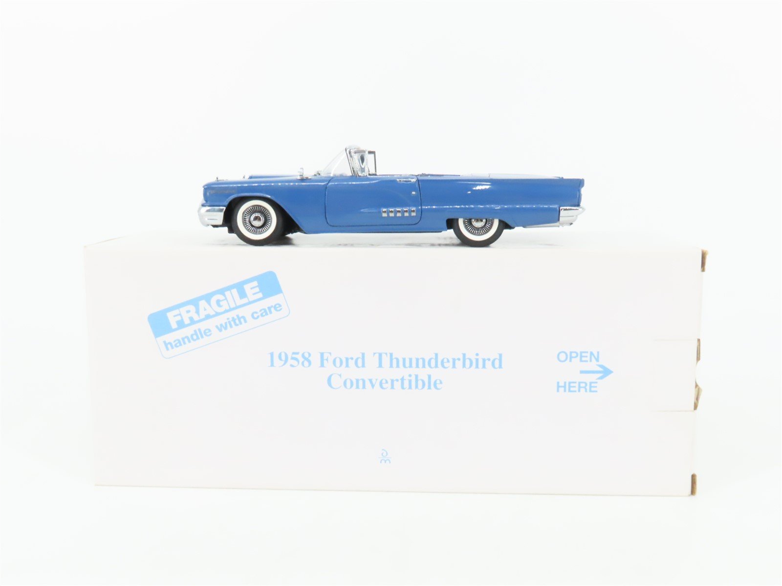 1:24 Scale Danbury Mint Die-Cast 1958 Ford Thunderbird Convertible