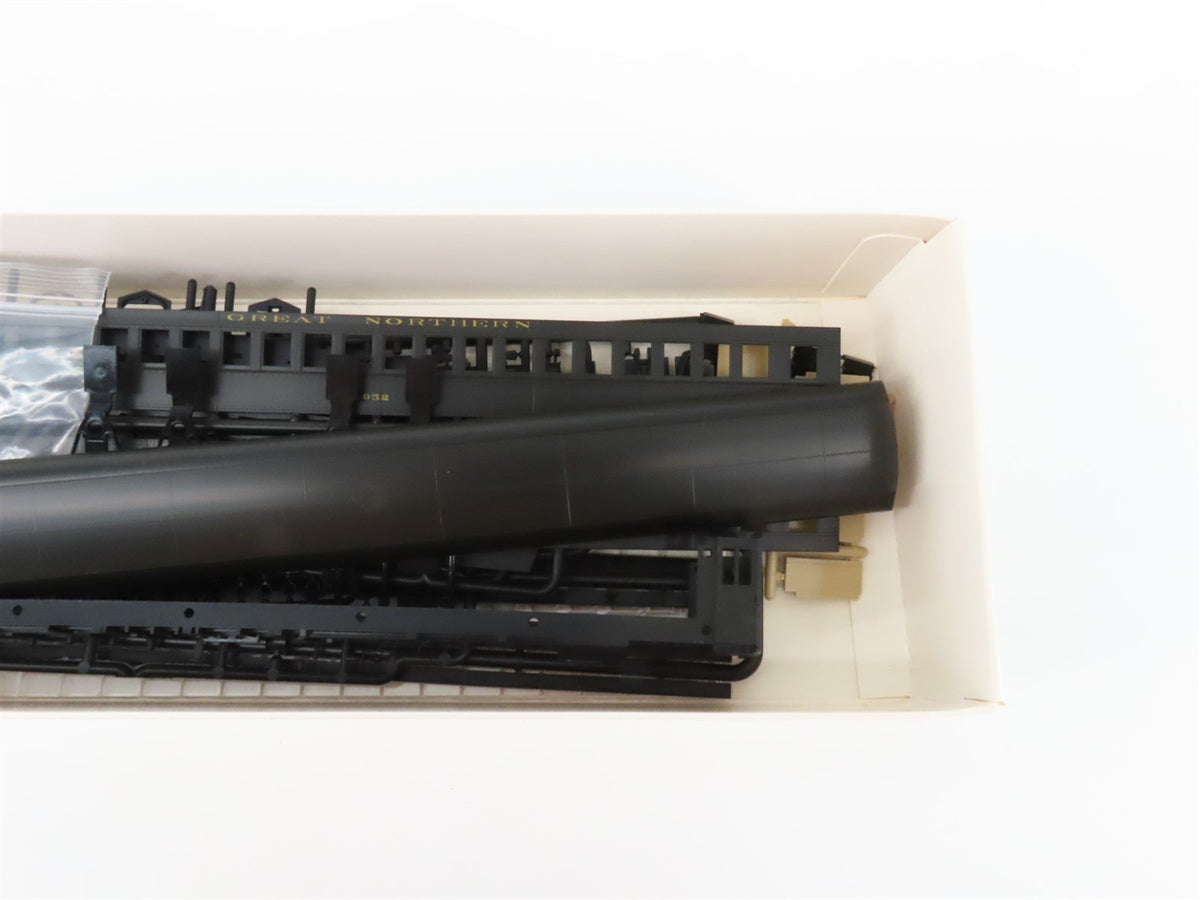 HO Branchline Blueprint Kit 5121 GN Great Northern 80&#39; Coach Passenger #952