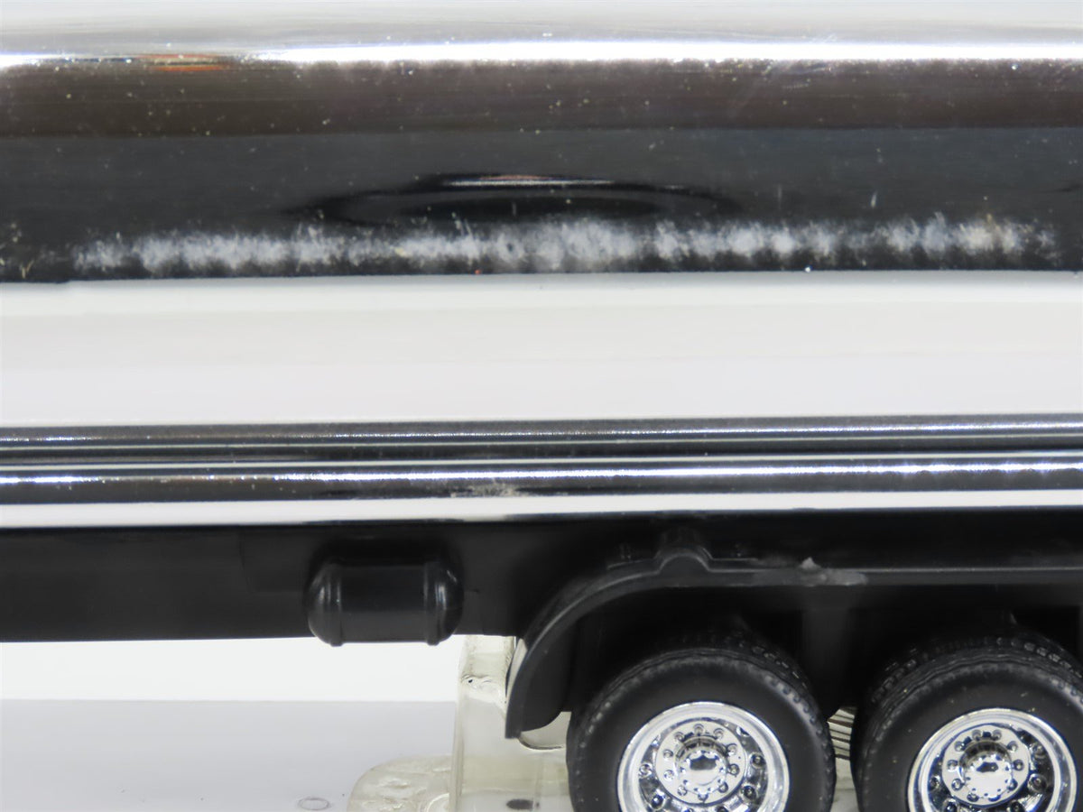 1:43 Scale New-Ray SS-15323A Die-Cast Kenworth W900 Tanker Truck