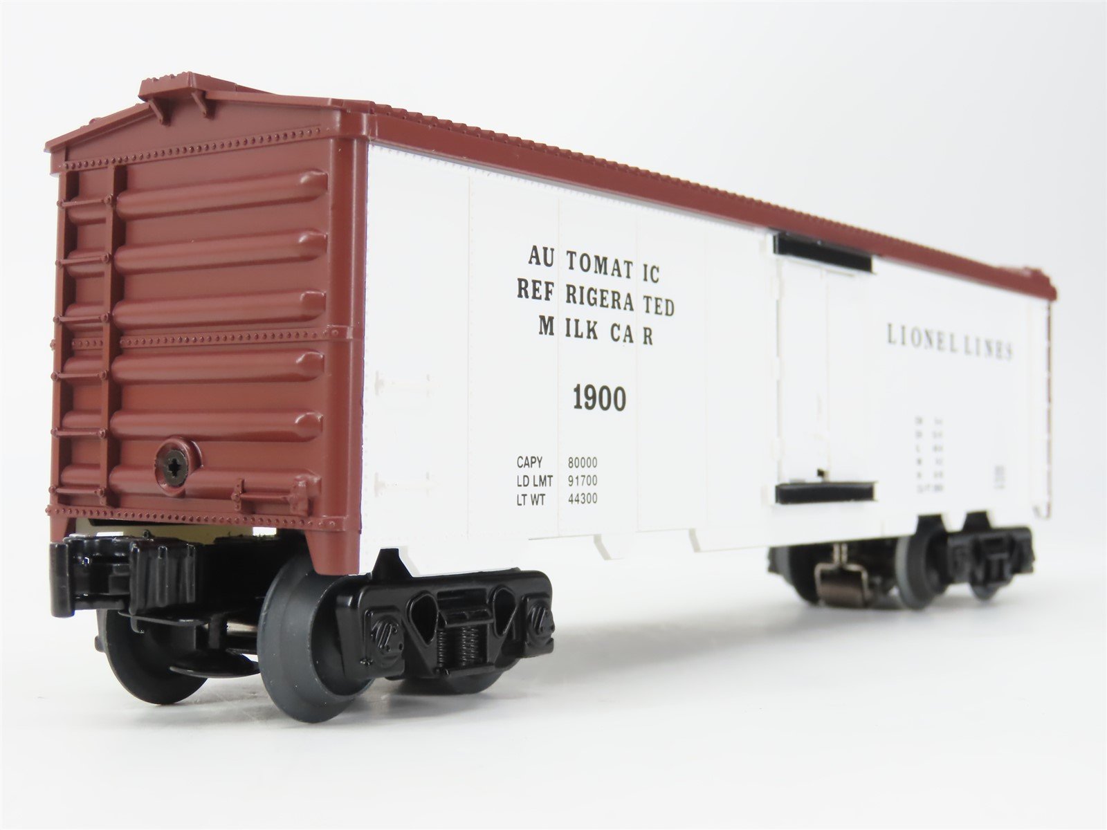 O Gauge 3-Rail Lionel 2028310 Lionel Lines Milk Car with Platform #1900