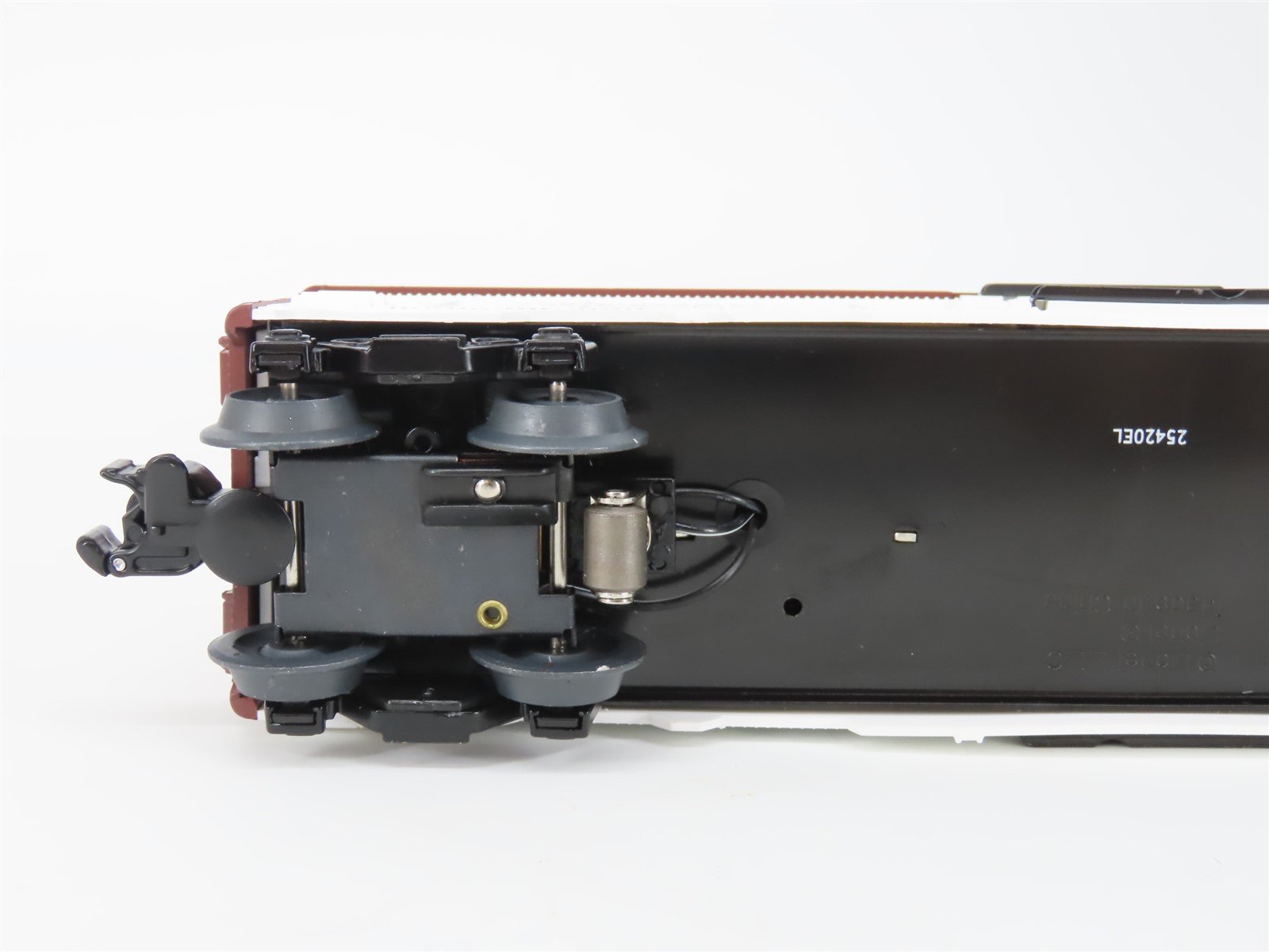 O Gauge 3-Rail Lionel 2028310 Lionel Lines Milk Car with Platform #1900