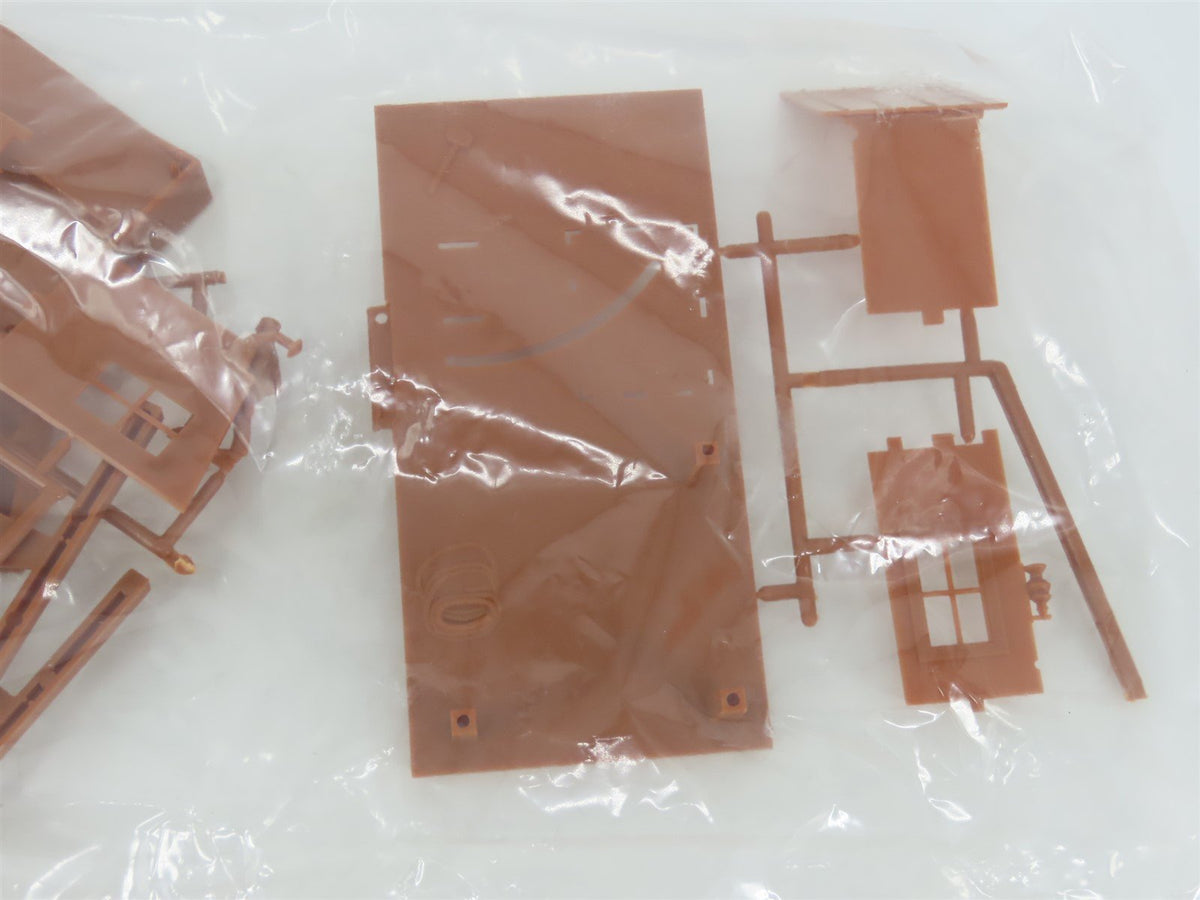 O 1/48 Scale Lionel Kit #6-12706 Barrel Loader Building