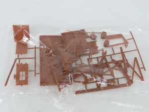 O 1/48 Scale Lionel Kit #6-12706 Barrel Loader Building