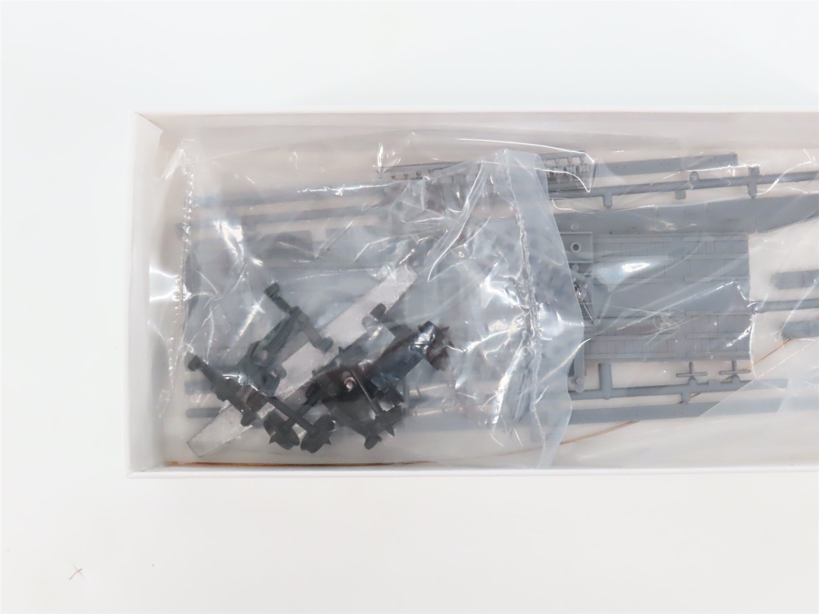 HO Scale Tichy Train Group Kit 4021 Undecorated 40' 50-Ton Flat Car