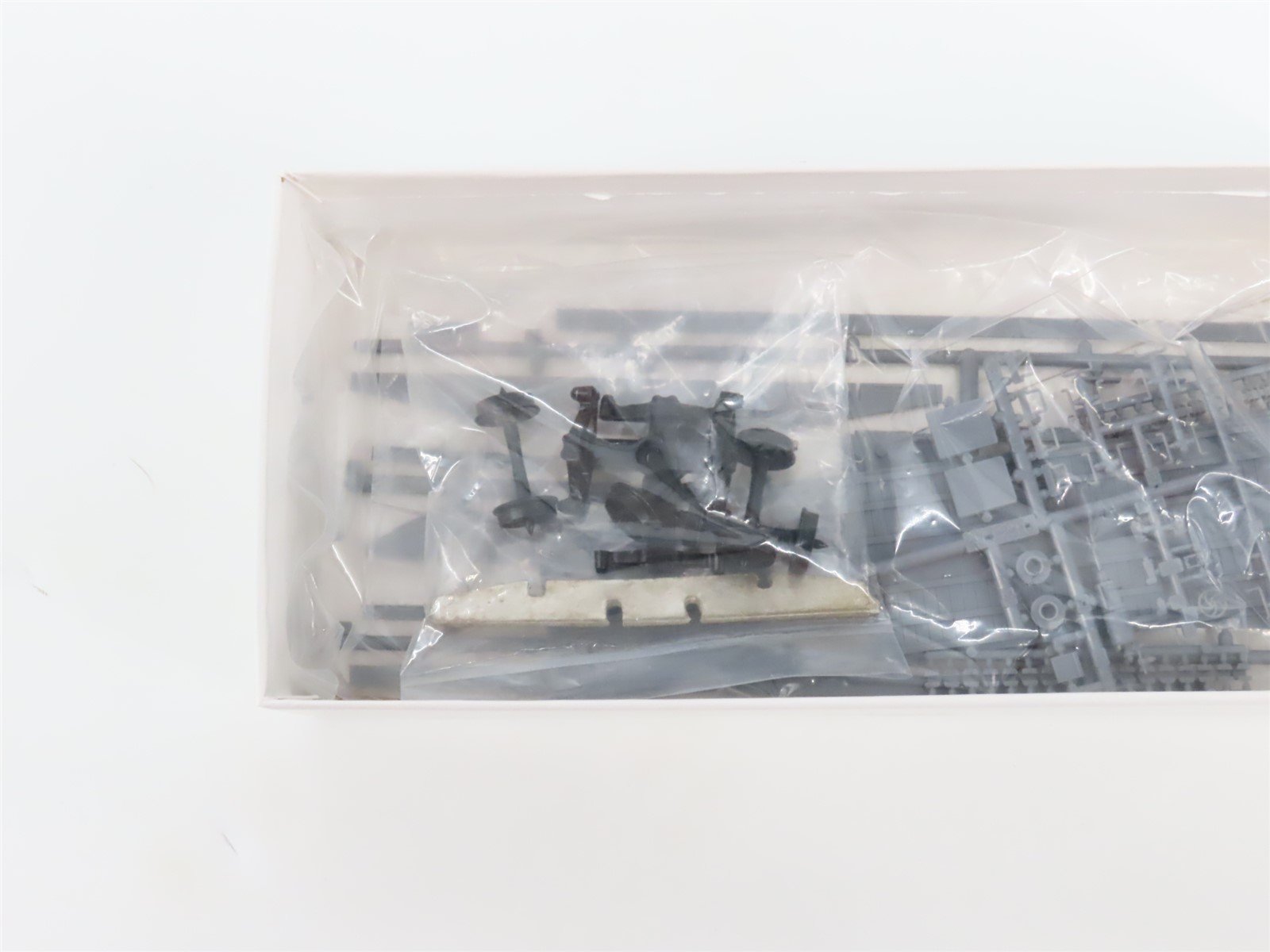 HO Scale Tichy Train Group Kit 4021 Undecorated 40' 50-Ton Flat Car