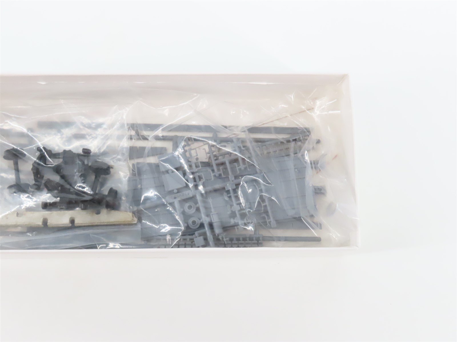 HO Scale Tichy Train Group Kit 4021 Undecorated 40' 50-Ton Flat Car