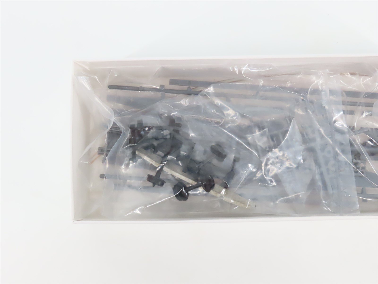 HO Scale Tichy Train Group Kit 4021 Undecorated 40' 50-Ton Flat Car