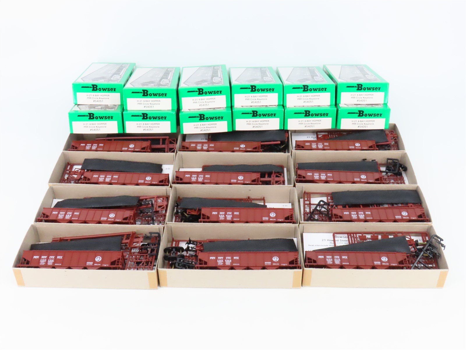 LOT of 12 HO Scale Bowser Kits 54051 PRR Circle Keystone 4-Bay Hoppers w/ Loads