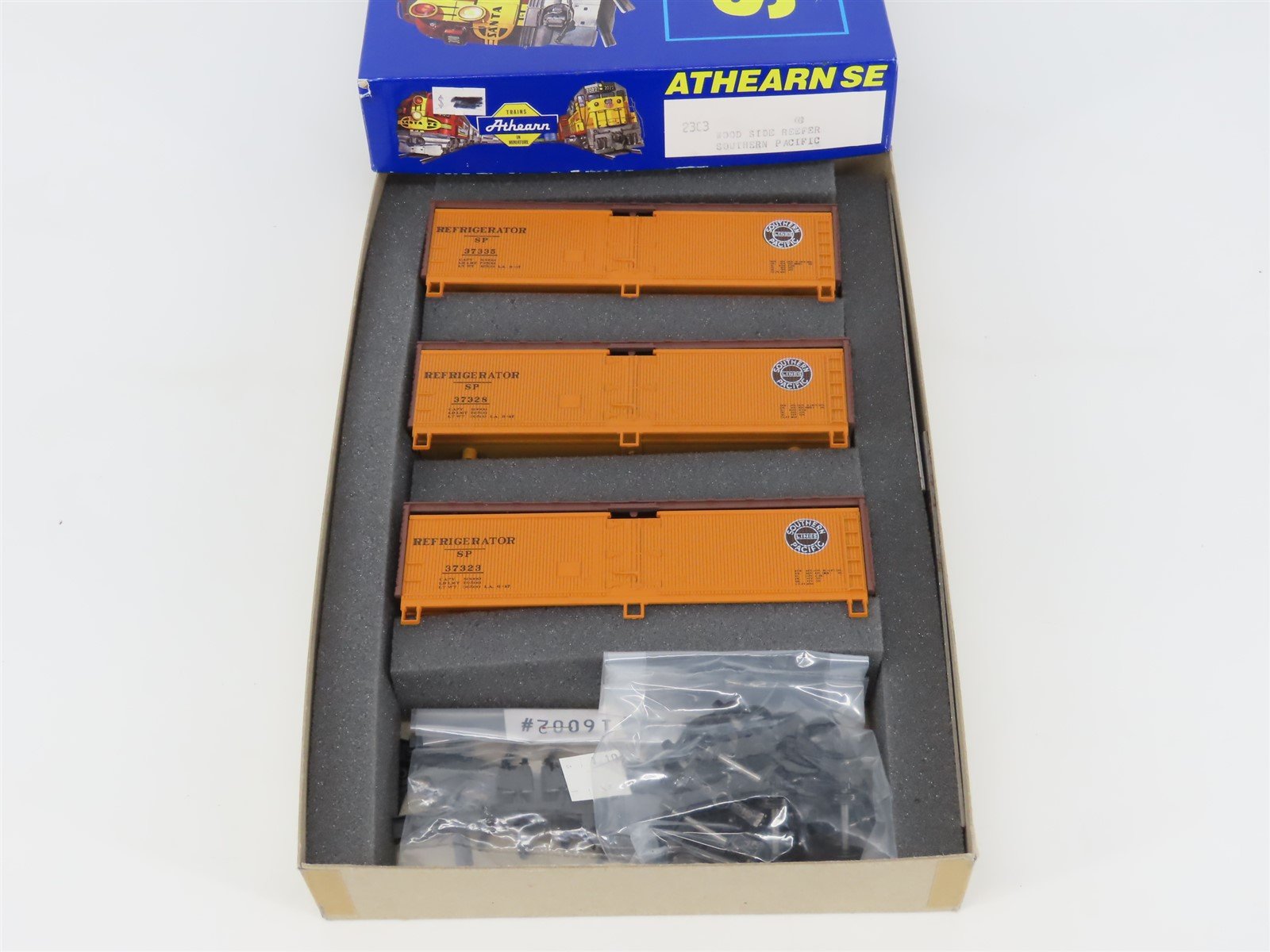 HO Scale Athearn SE Kit 2303 SP Southern Pacific Wood Side Reefer 3-Pack