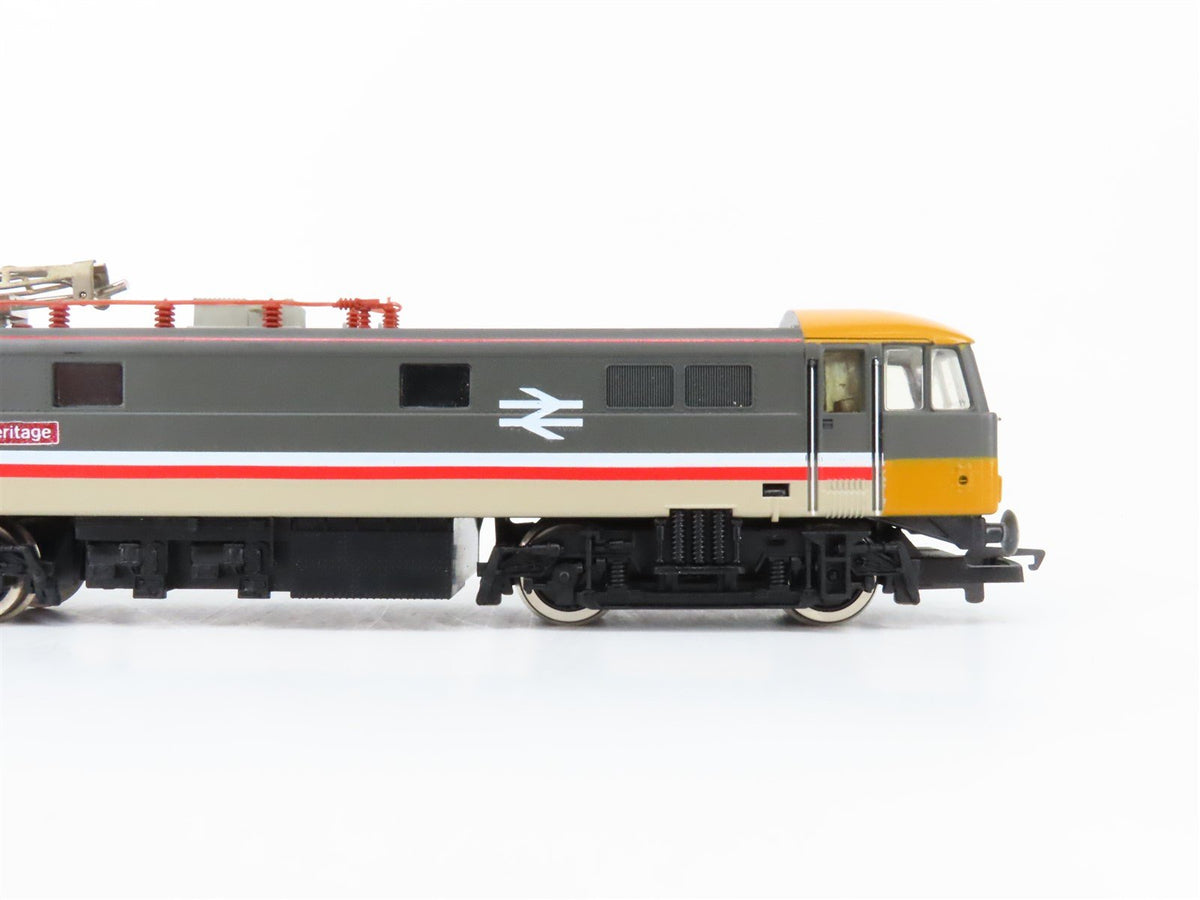 OO Scale Hornby Intercity Electric Locomotive #86228 w/ 2 Passenger Cars