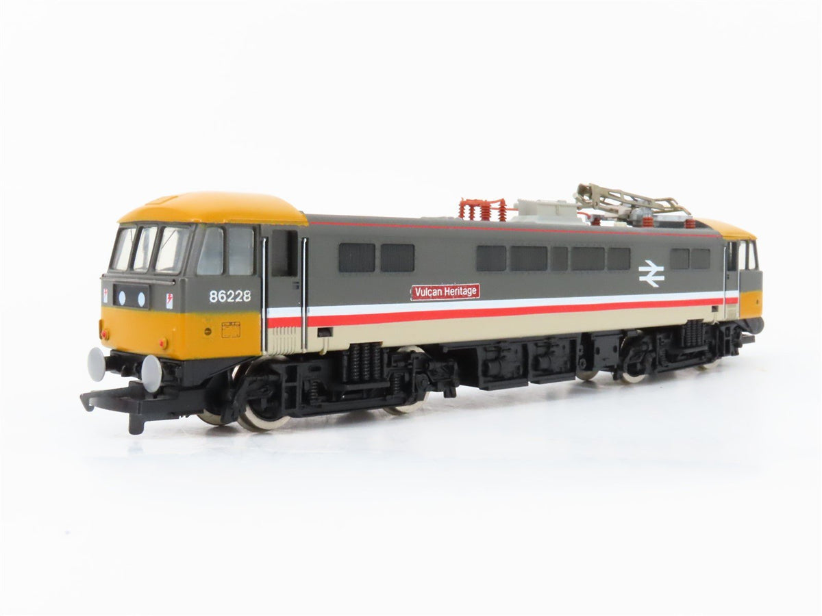 OO Scale Hornby Intercity Electric Locomotive #86228 w/ 2 Passenger Cars