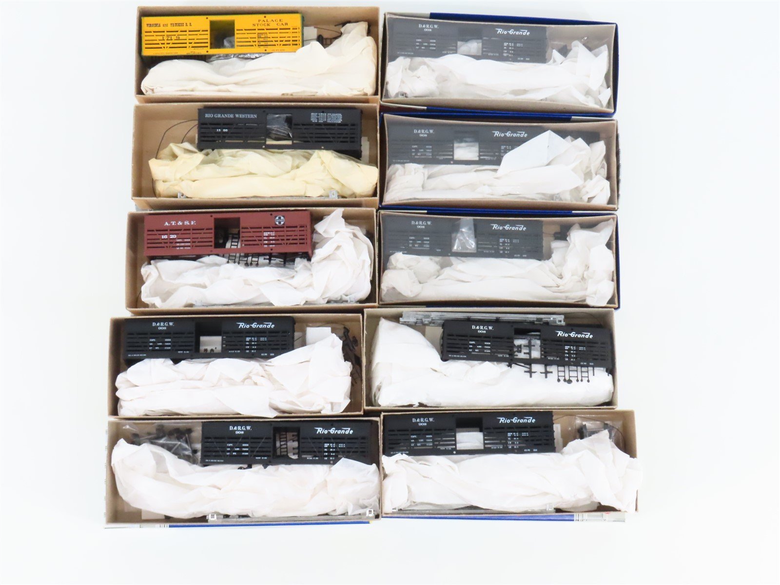 LOT of 10 HO Scale Roundhouse Kits D&RGW/ATSF/V&T 36' Stock Cars
