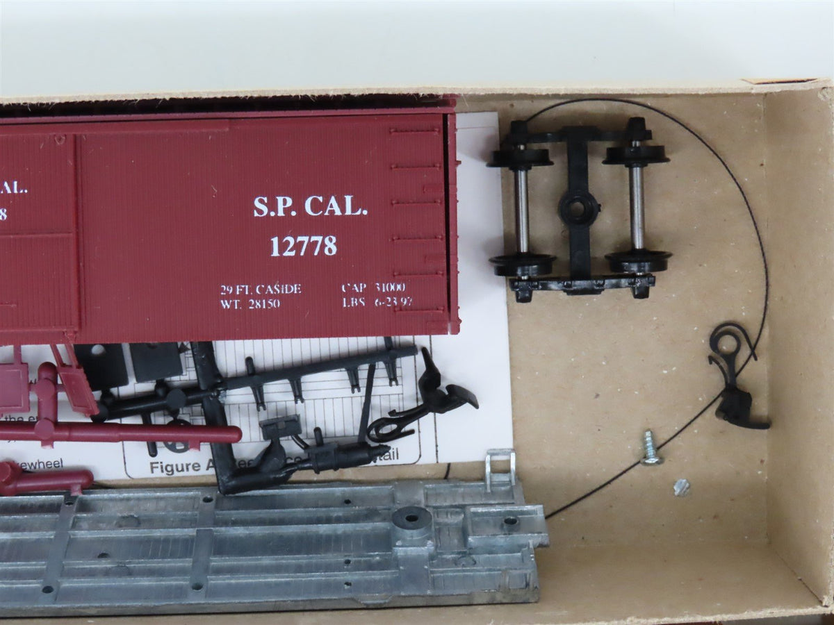 LOT of 5 HO Roundhouse Kits D&amp;RGW/SP/PFE Reefer &amp; Box Cars + Assorted Parts