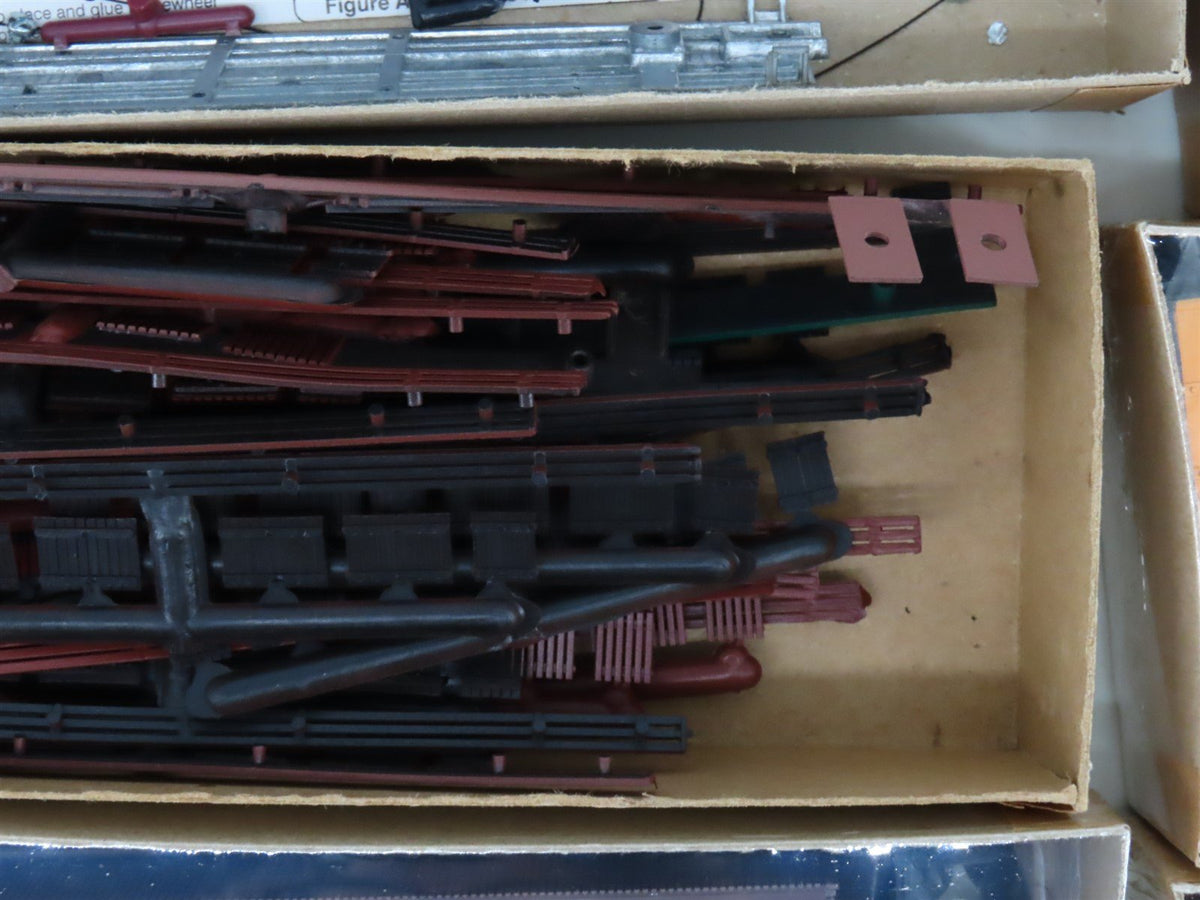 LOT of 5 HO Roundhouse Kits D&amp;RGW/SP/PFE Reefer &amp; Box Cars + Assorted Parts