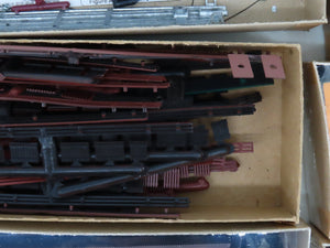 LOT of 5 HO Roundhouse Kits D&RGW/SP/PFE Reefer & Box Cars + Assorted Parts