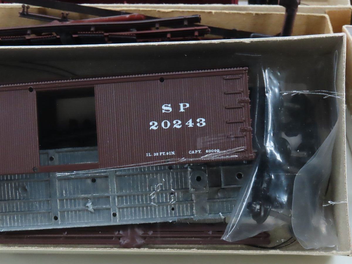 LOT of 5 HO Roundhouse Kits D&amp;RGW/SP/PFE Reefer &amp; Box Cars + Assorted Parts