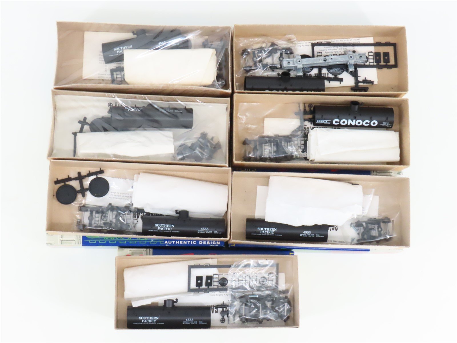 LOT of 7 HO Roundhouse Kits SP Southern Pacific/CONX Conoco Old Timer Tank Cars