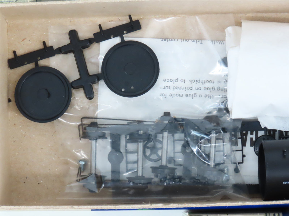 LOT of 7 HO Roundhouse Kits SP Southern Pacific/CONX Conoco Old Timer Tank Cars