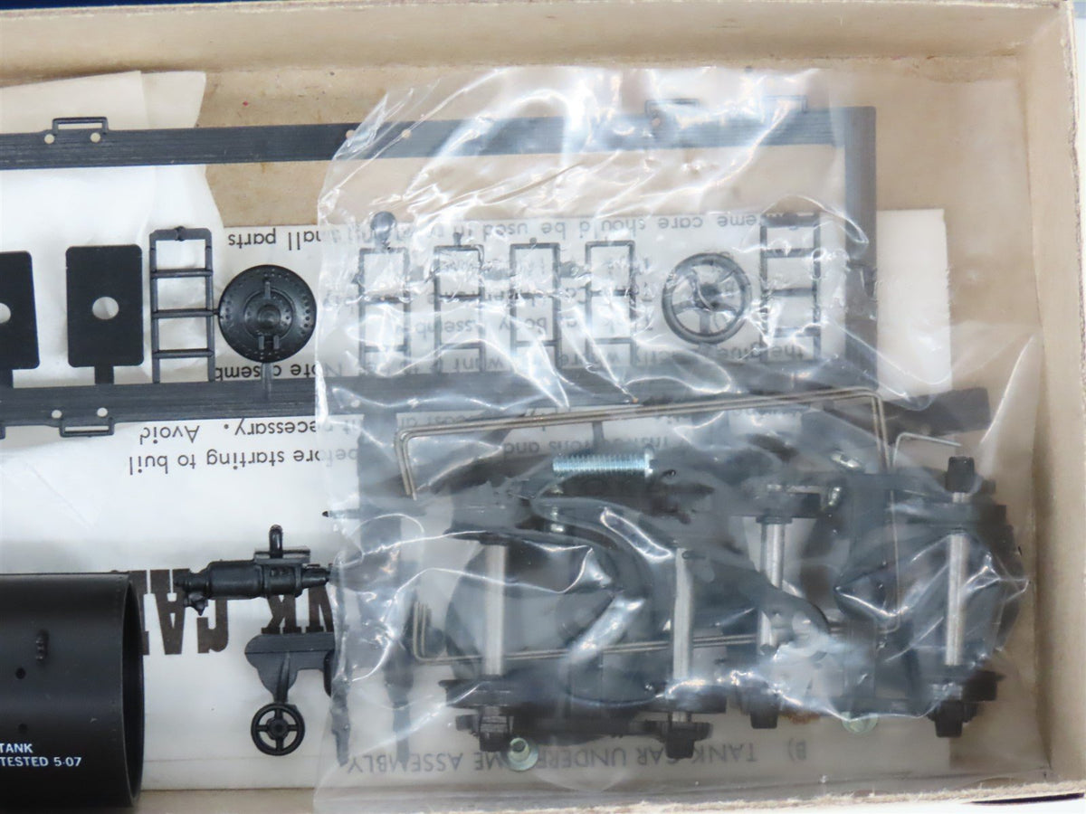 LOT of 7 HO Roundhouse Kits SP Southern Pacific/CONX Conoco Old Timer Tank Cars