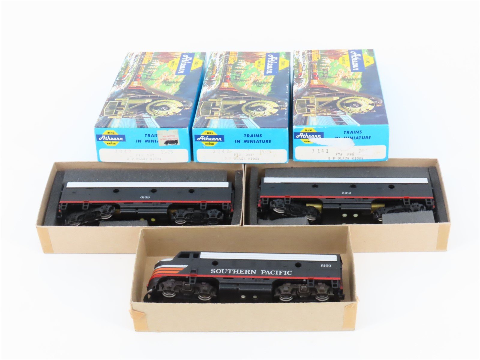 HO Scale Athearn SP Southern Pacific Black Widow F7 A/B/A Diesel Loco Set