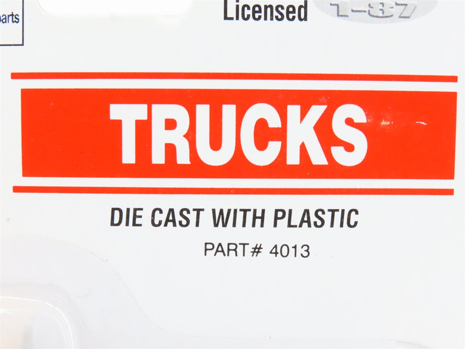 HO Scale Boley Dept 1-87 International Trucks 4013-86 Flatbed Truck Yellow Cab