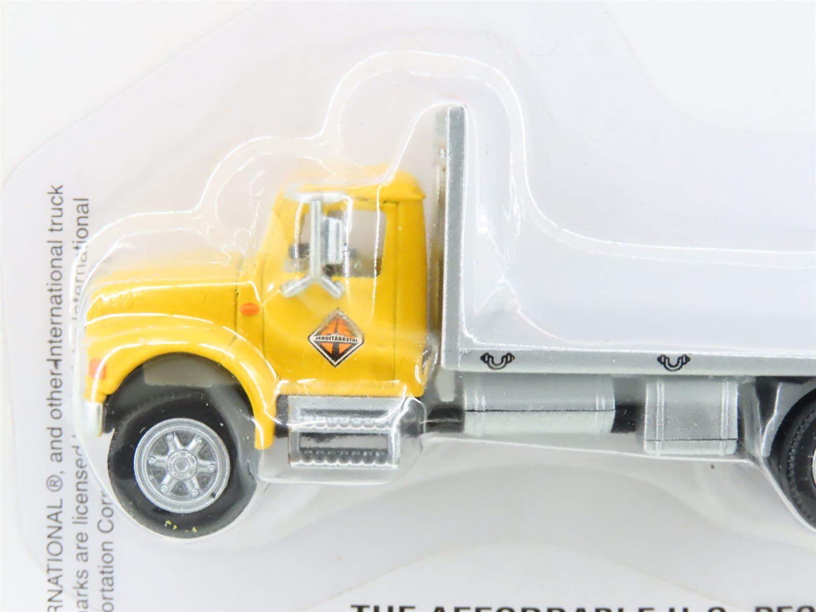 HO Scale Boley Dept 1-87 International Trucks 4013-86 Flatbed Truck Yellow Cab
