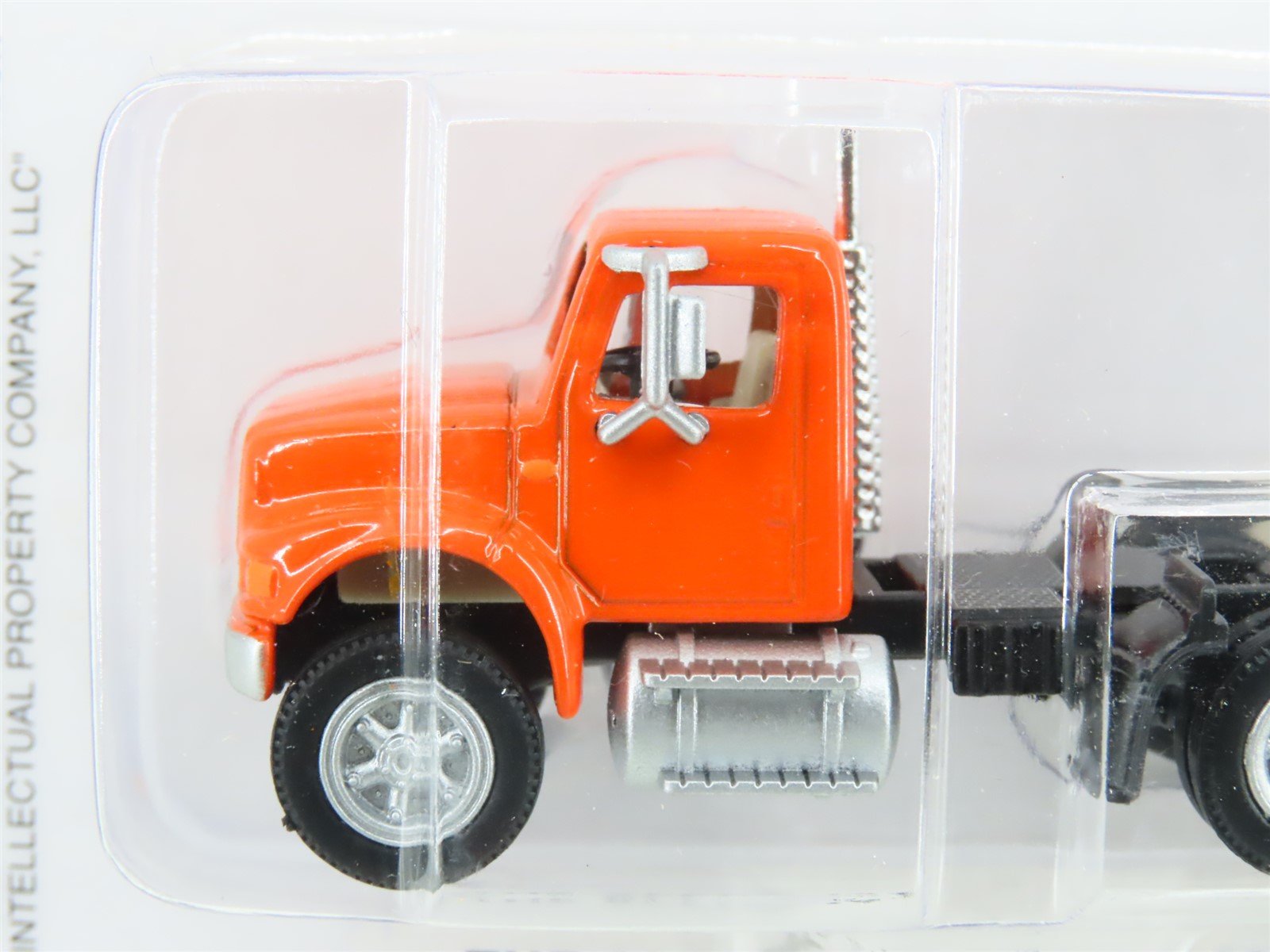 HO Scale Boley Dept 1-87 International Trucks 4001-9 Navstar Triple Axle Tractor