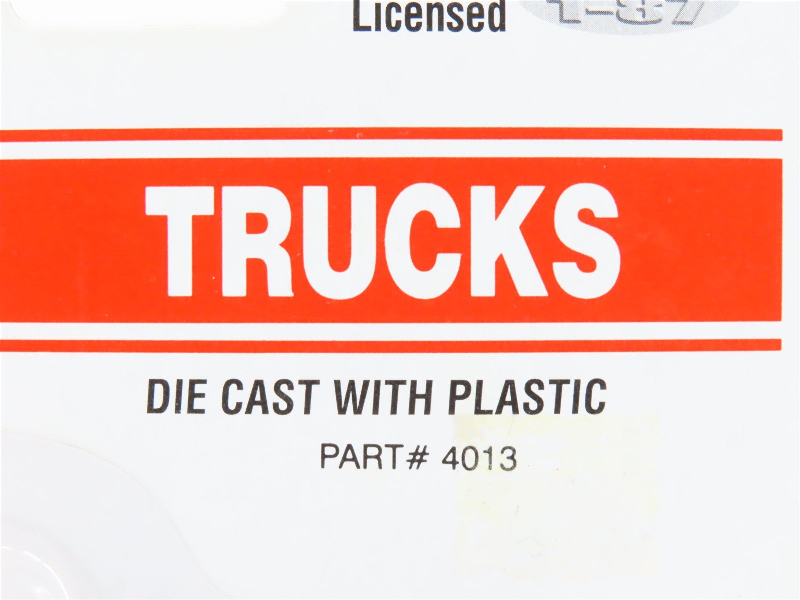 HO Scale Boley Dept 1-87 International Trucks 4013 Flatbed Truck Yellow Cab