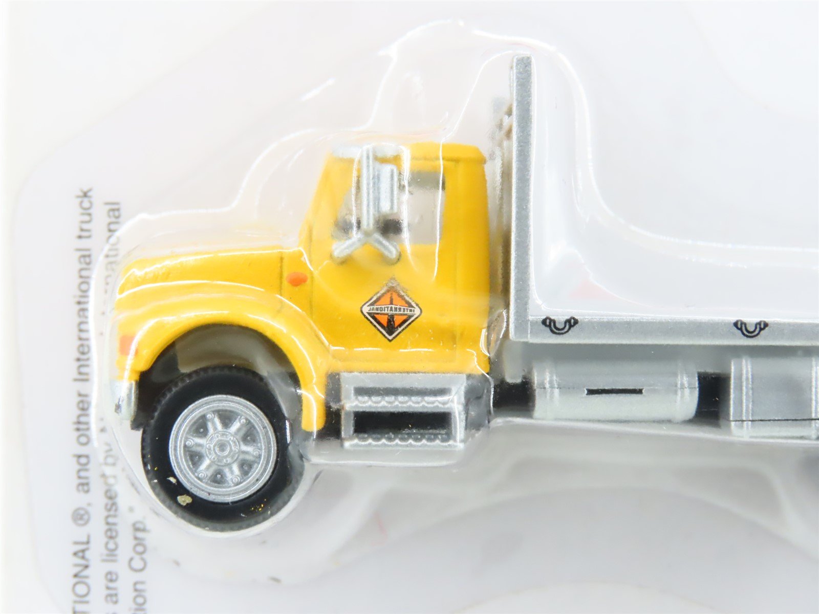 HO Scale Boley Dept 1-87 International Trucks 4013 Flatbed Truck Yellow Cab