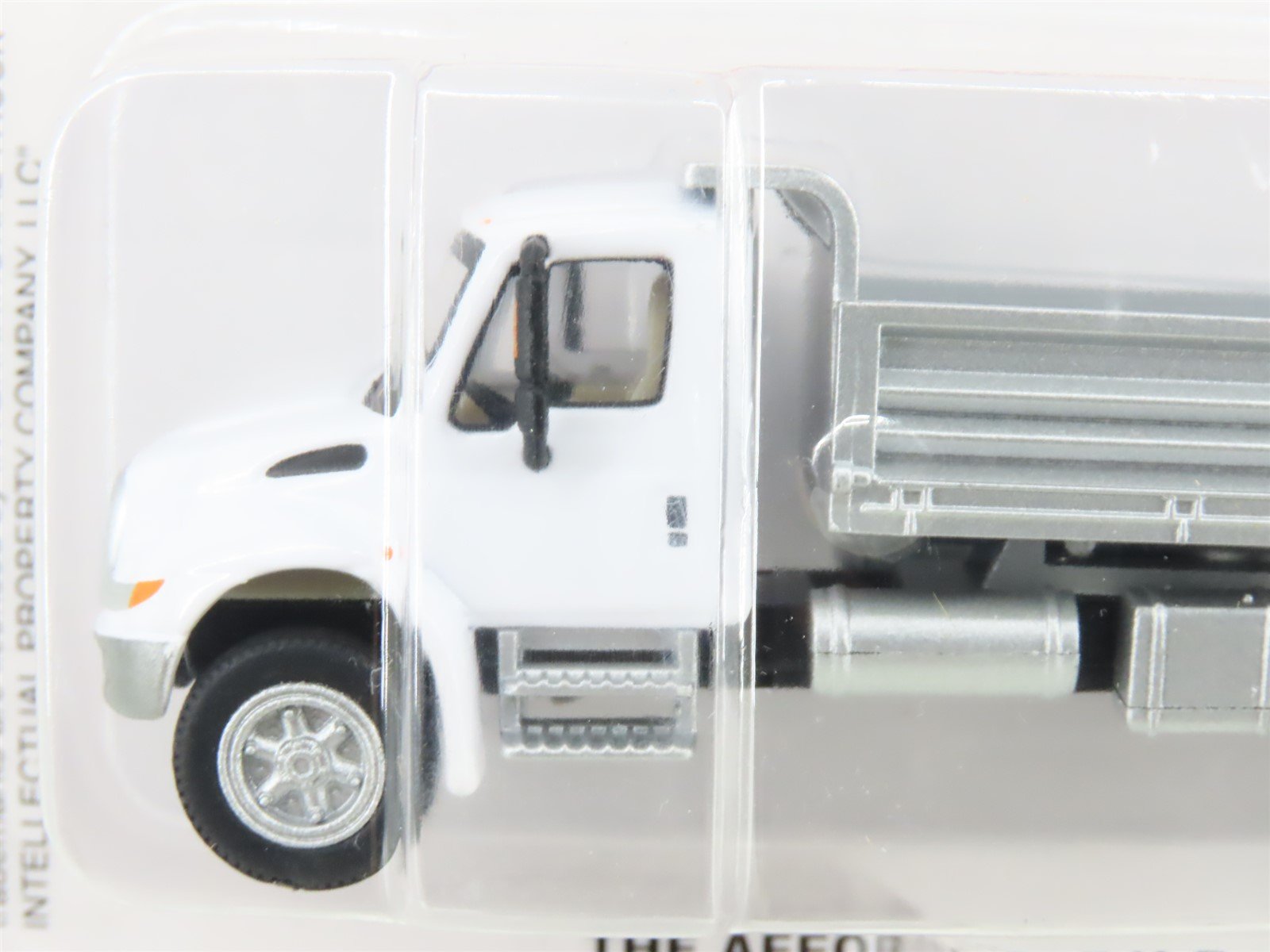 HO Scale Boley Dept 1-87 International Trucks 4105-76 Dump Truck White/Silver