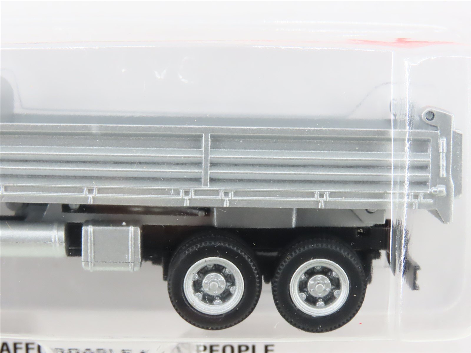 HO Scale Boley Dept 1-87 International Trucks 4105-76 Dump Truck White/Silver