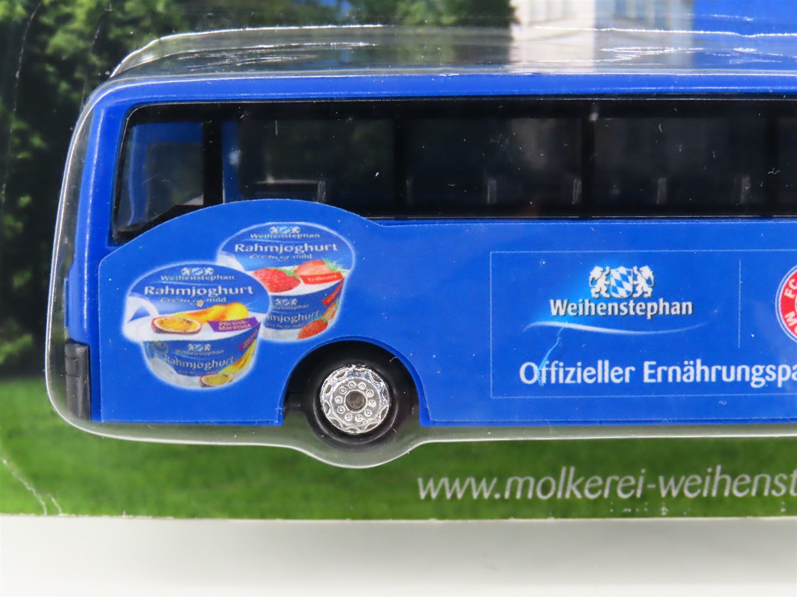 HO 1/87 Scale DGD Weihenstephan Munich City Bus w/ Yogurt Advertisement