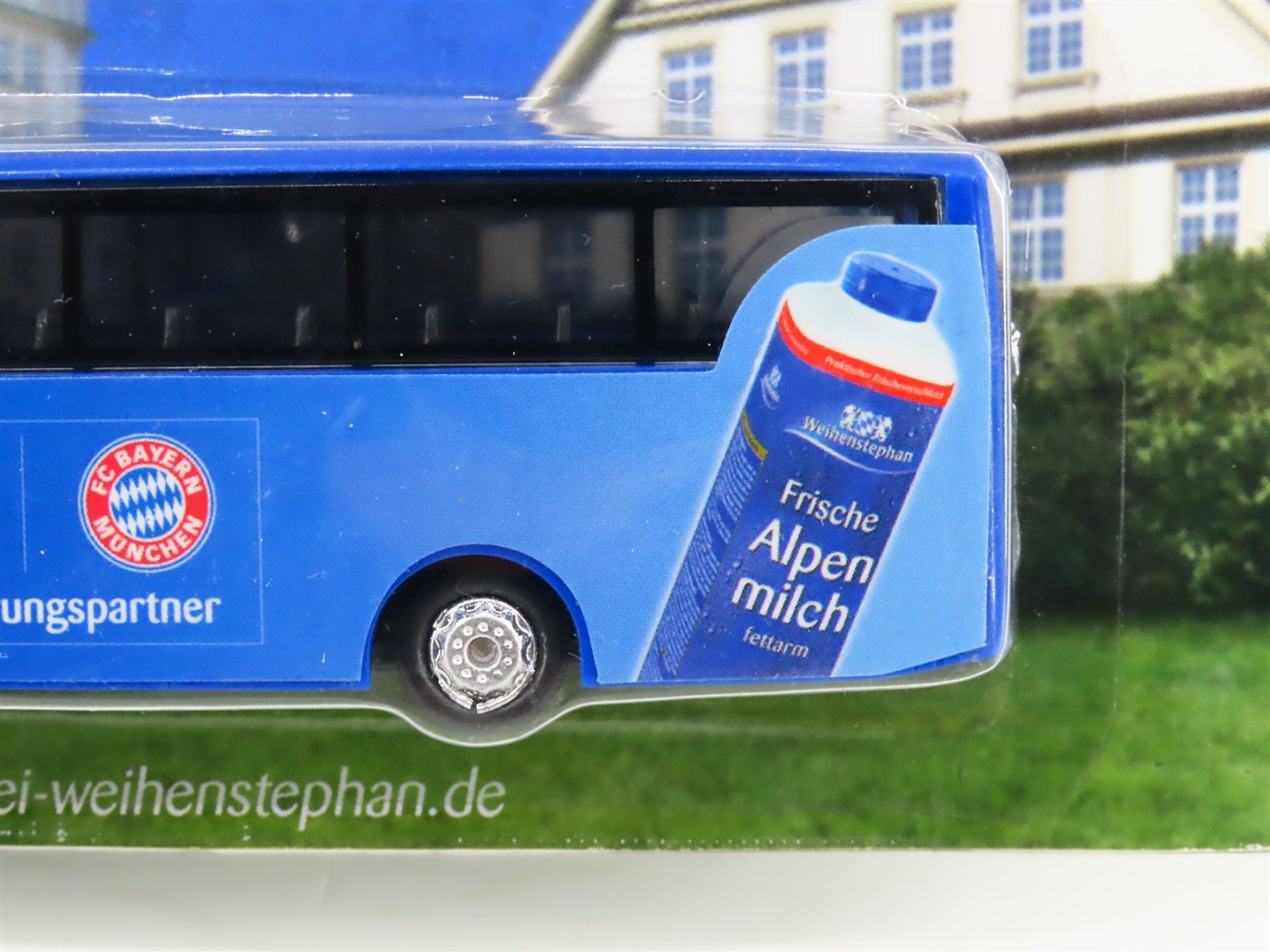 HO 1/87 Scale DGD Weihenstephan Munich City Bus w/ Yogurt Advertisement