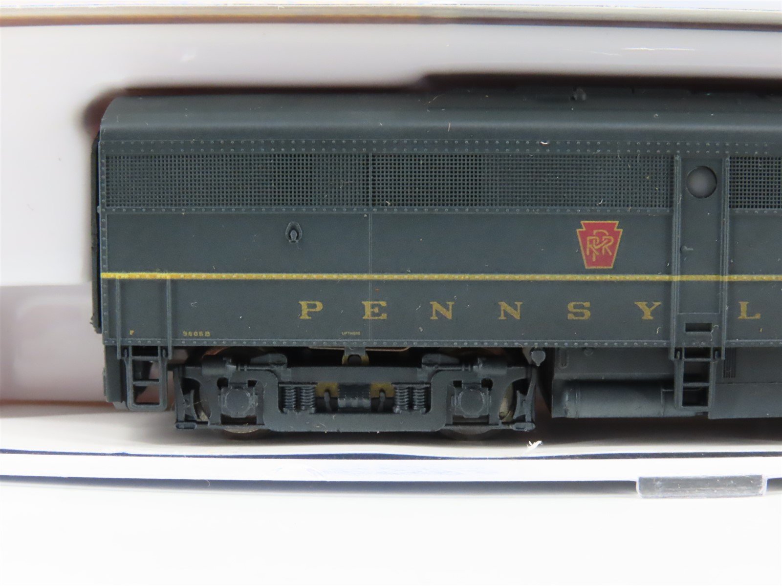 N Scale Life-Like 7452 PRR Pennsylvania ALCO FB1 Diesel #9605B - Weathered